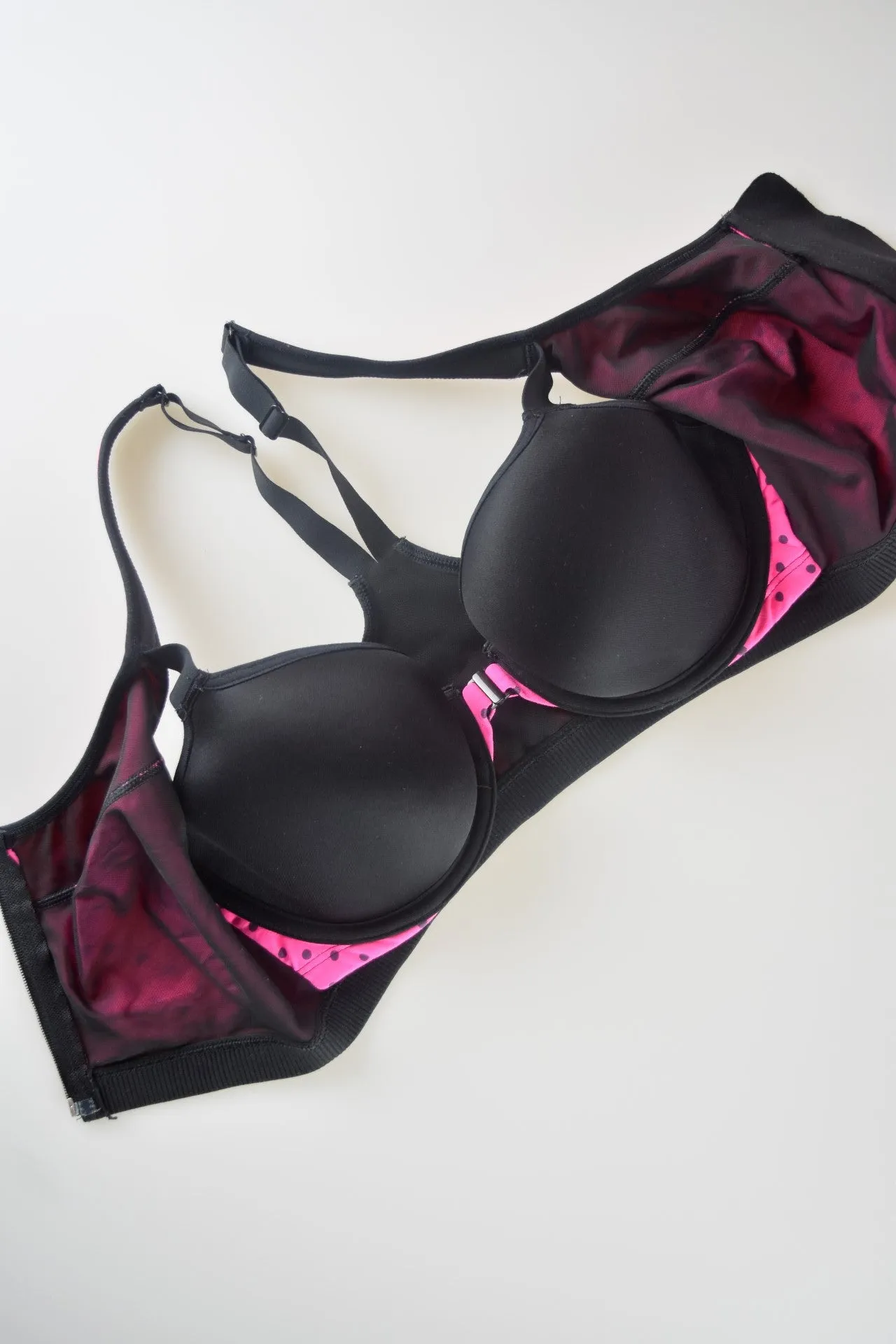 Victoria's Secret Knockout Front-Close VSX Sport Bra Rosa Cierre enfrente 36C